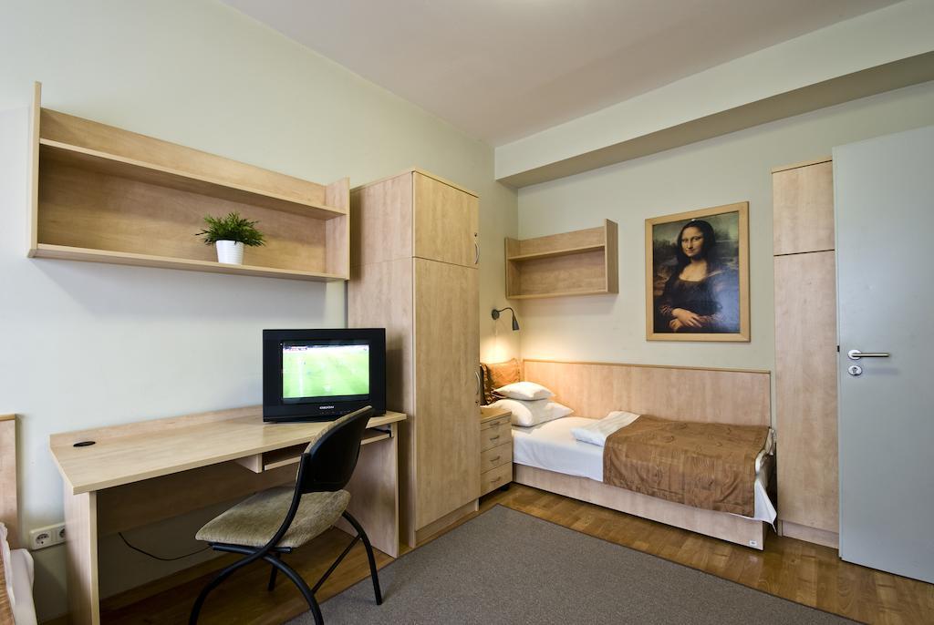 Hotel Kerpely Dunaújváros Habitación foto