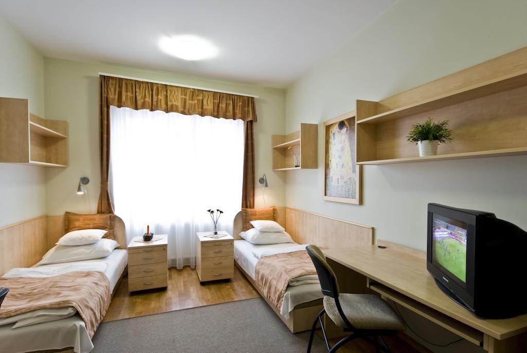 Hotel Kerpely Dunaújváros Habitación foto
