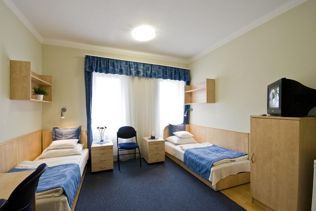 Hotel Kerpely Dunaújváros Habitación foto