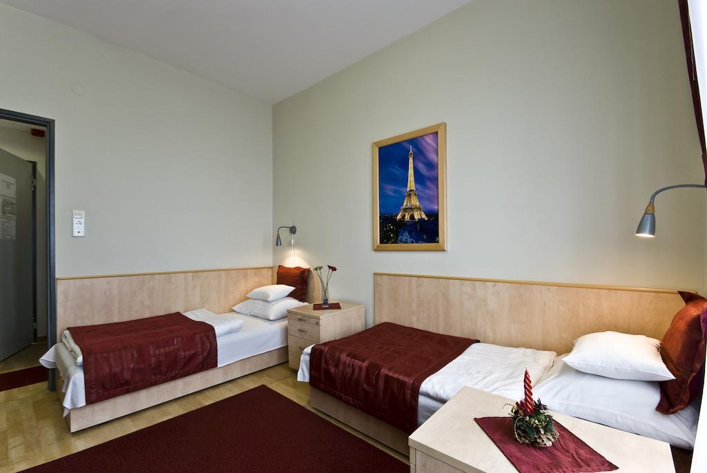 Hotel Kerpely Dunaújváros Habitación foto