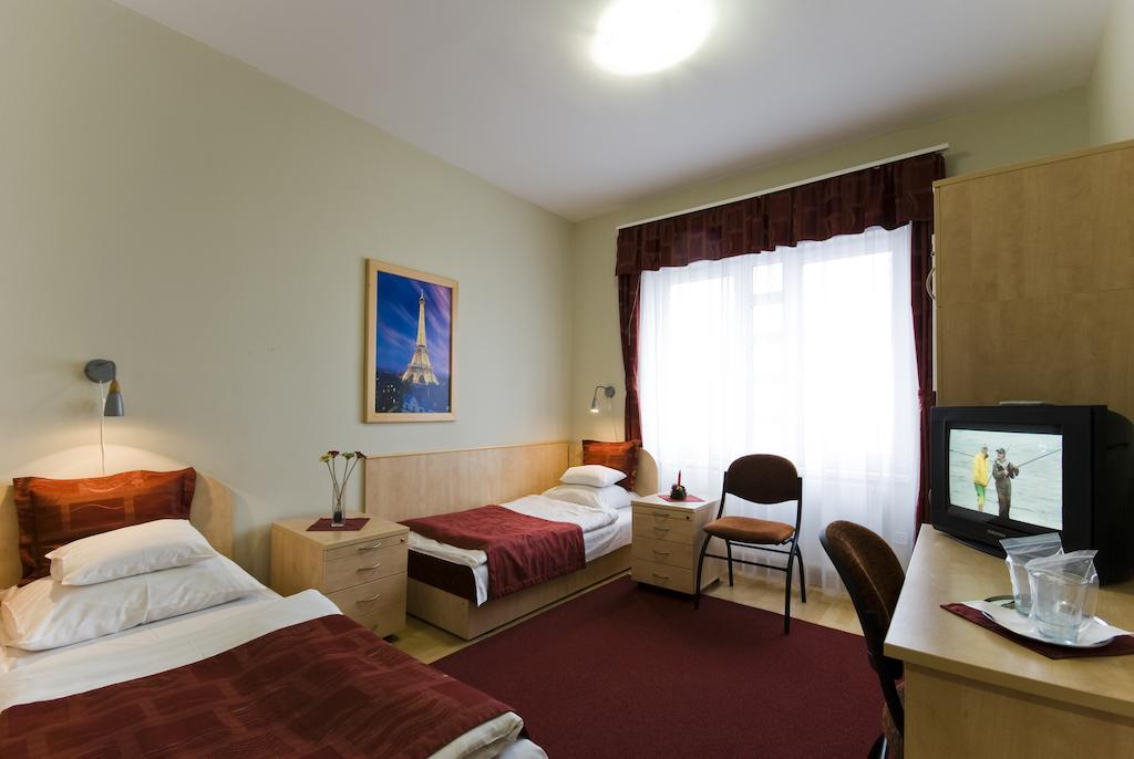 Hotel Kerpely Dunaújváros Habitación foto