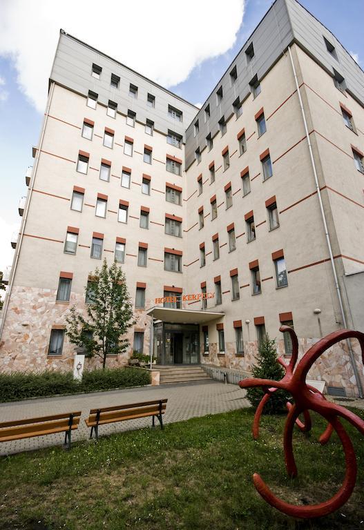 Hotel Kerpely Dunaújváros Exterior foto
